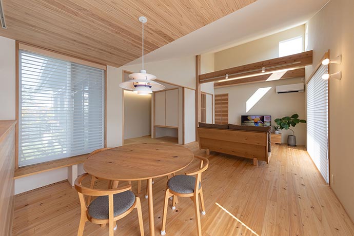 大好きな木に囲まれた、おしゃれな平屋