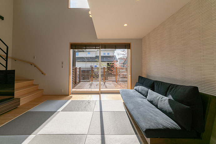 畳リビングで楽しむ“座”の暮らし