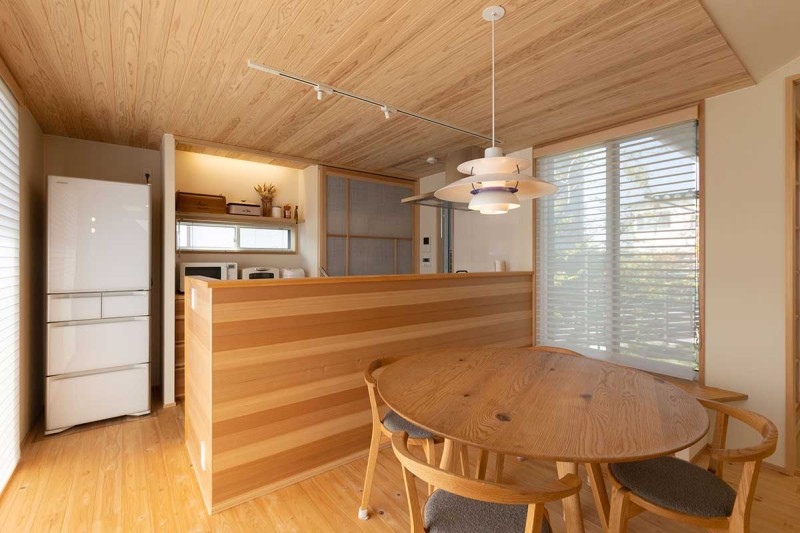 大好きな木に囲まれた、おしゃれな平屋