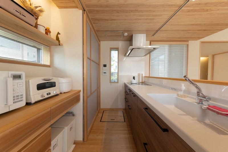 大好きな木に囲まれた、おしゃれな平屋