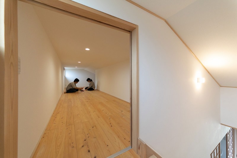 土間を中心に、“家族”と“ソト”と、つながる住まい