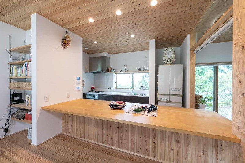 土間を中心に、“家族”と“ソト”と、つながる住まい