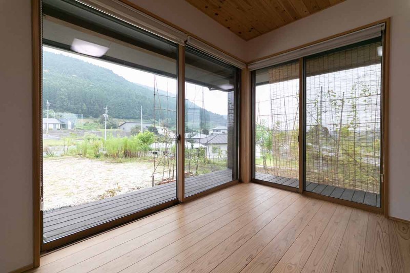 土間を中心に、“家族”と“ソト”と、つながる住まい