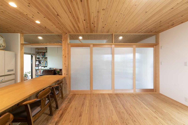 土間を中心に、“家族”と“ソト”と、つながる住まい